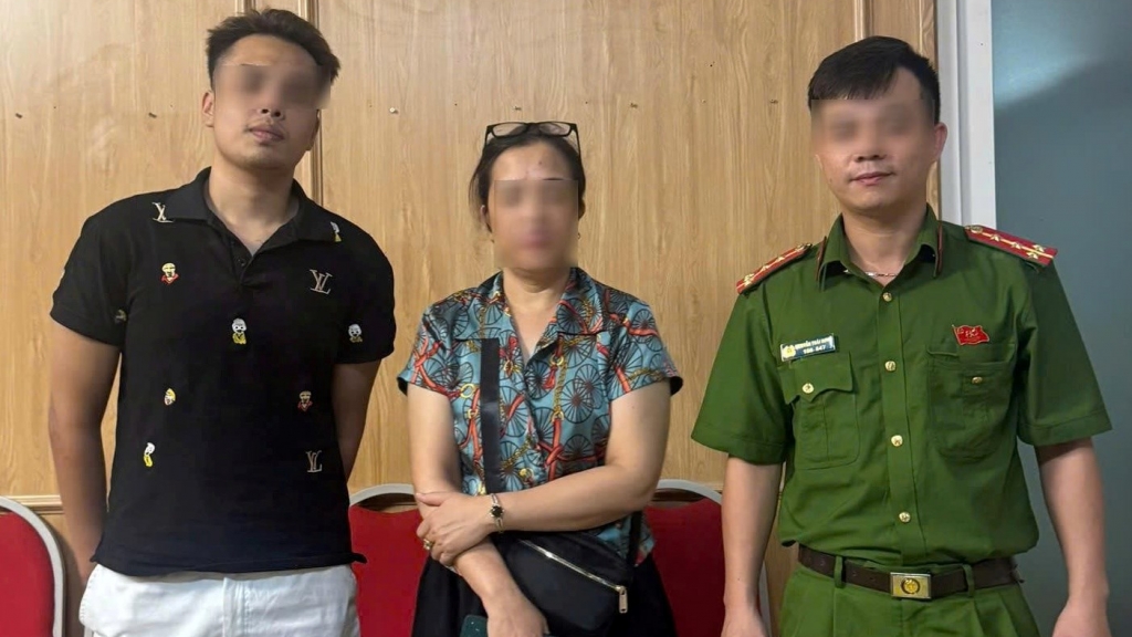 Nam thanh niên có ý định dại dột trên cầu Hoàng Văn Thụ lúc nửa đêm