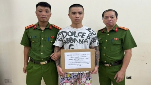 Đối tượng truy nã Nguyễn Văn Tú ra đầu thú