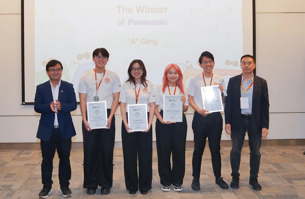 Đội “A” Gang - quán quân đề bài Panasonic tại chung kết. Ảnh: Thái Phương Đội “A” Gang - quán quân đề bài Panasonic tại chung kết. Ảnh: Thái Phương