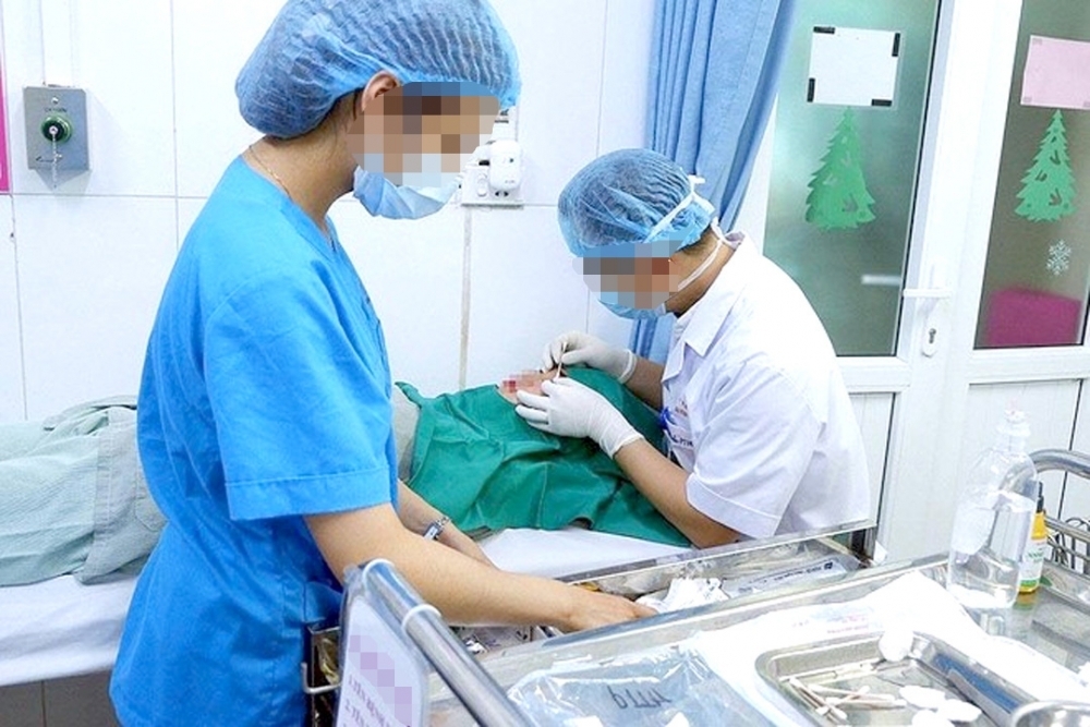 TP Hà Nội yêu cầu thu hồi giấy chứng nhận đăng ký hộ kinh doanh ngành nghề y, dược có sai phạm theo đúng quy định của pháp luật. Ảnh minh họa