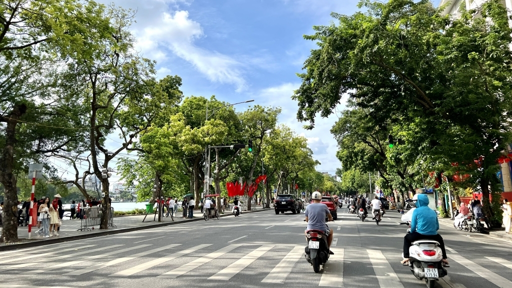 Dự báo thời tiết 11/9: Bắc Bộ ngày nắng gián đoạn; Trung Bộ, Nam Bộ mưa rải rác về chiều