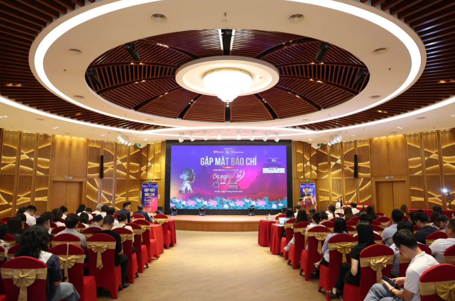 Quang cảnh buổi gặp gỡ báo chí.