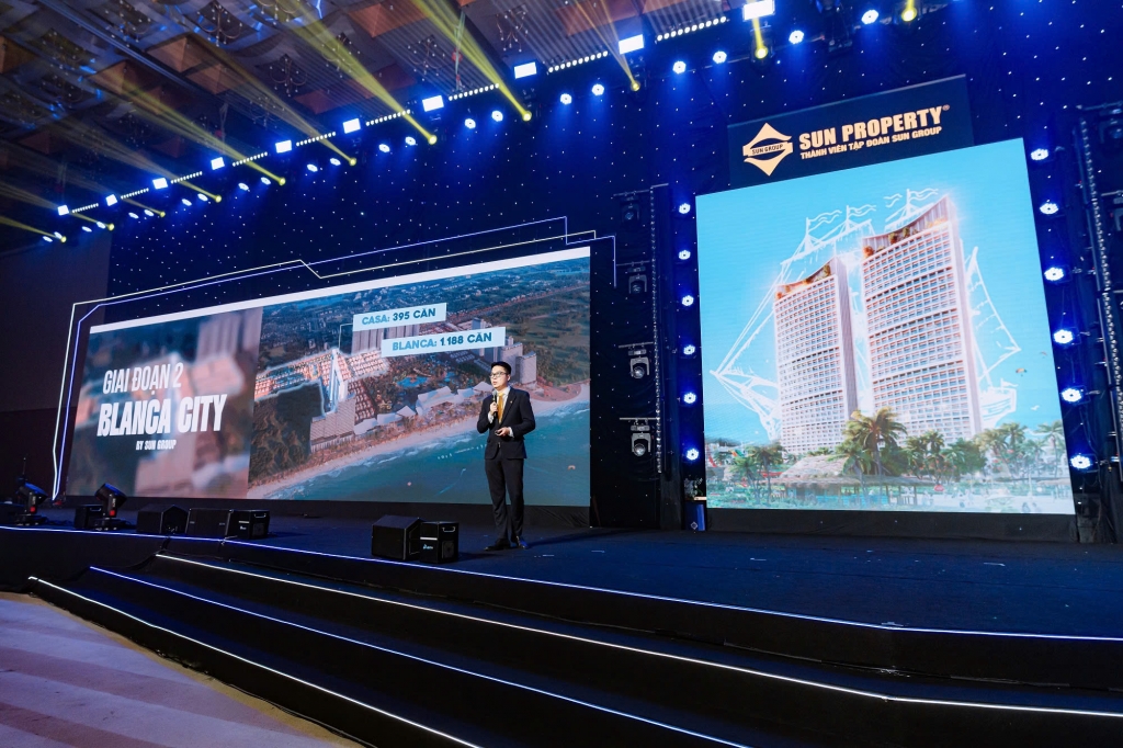 Đại diện Sun Property thuyết trình về dòng sản phẩm mới tại hai tháp Blanca 6&7