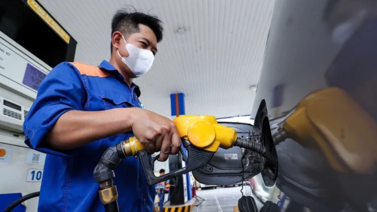 Giá xăng dầu trong nước tăng giảm trái chiều từ 15h ngày 11/9