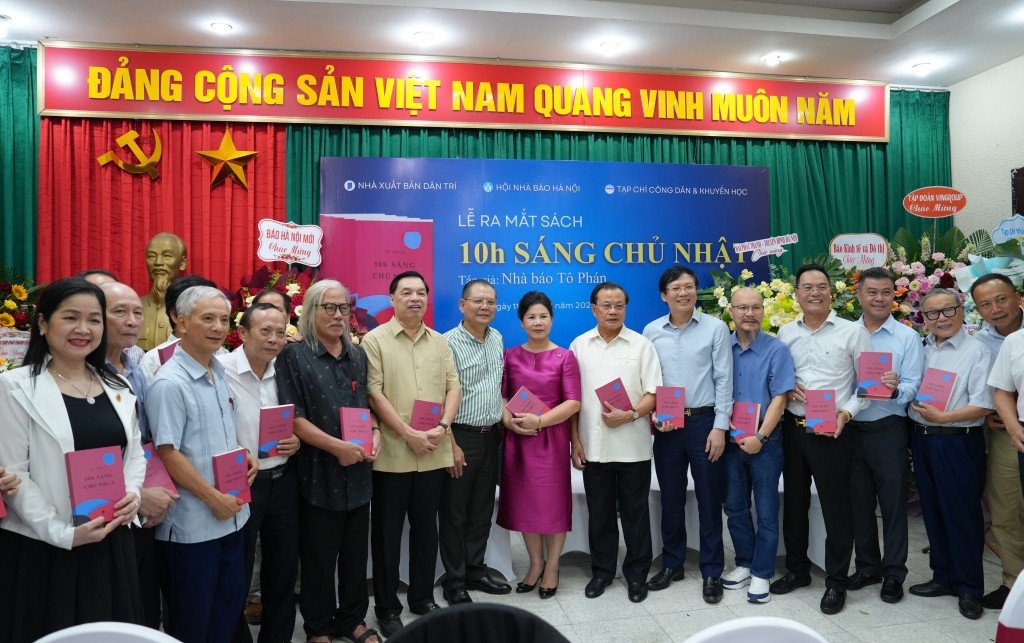 Tập tản văn “10h sáng Chủ nhật”  của nhà báo Tô Phán giúp chúng ta tìm về an yên và trân quý tình người