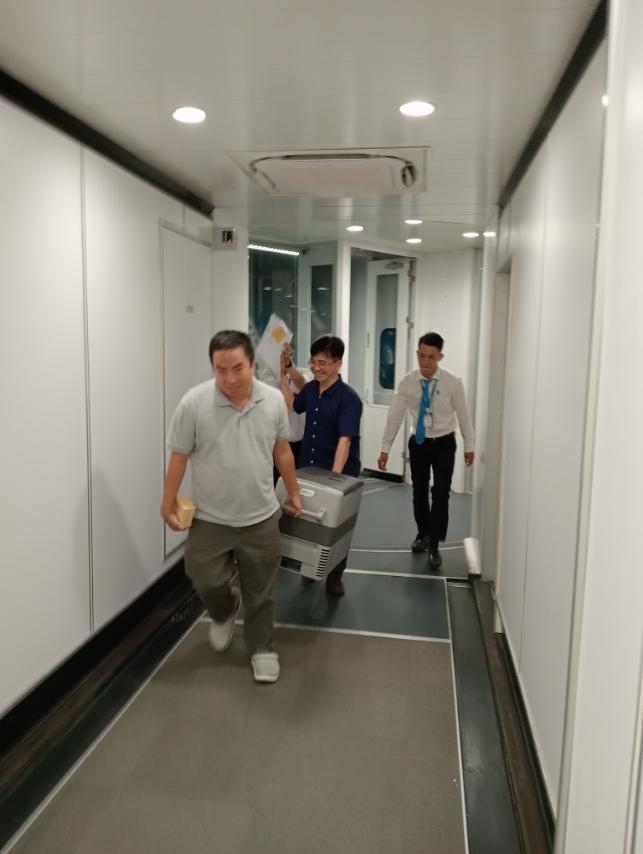 Những chuyến bay khẩn cấp nối dài sự sống