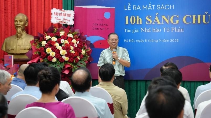 Tập tản văn “10h sáng Chủ nhật”  của nhà báo Tô Phán giúp chúng ta tìm về an yên và trân quý tình người