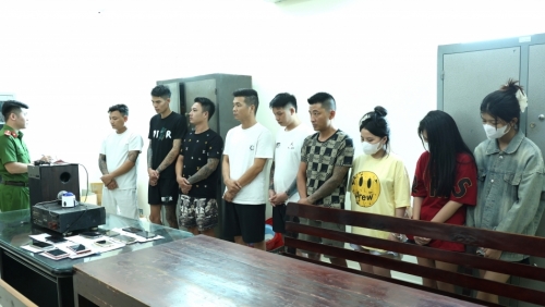 Liên tiếp bắt giữ 12 đối tượng tổ chức, sử dụng trái phép chất ma túy