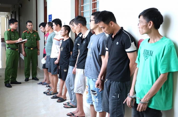 Liên tiếp bắt giữ 12 đối tượng tổ chức, sử dụng trái phép chất ma túy