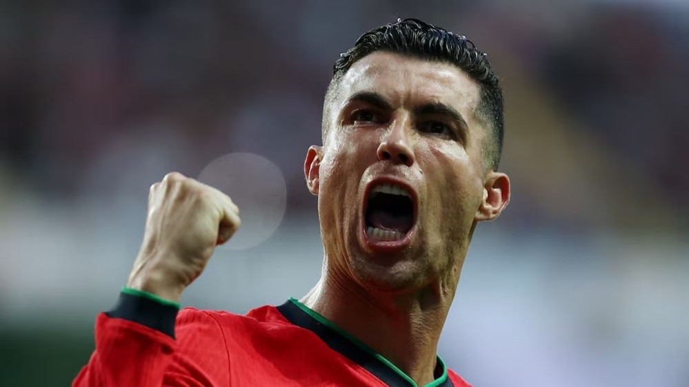 Cristiano Ronaldo được vinh danh là “Cầu thủ xuất sắc nhất mọi thời đại”