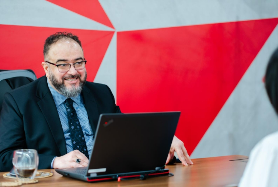 Vị Phó Giáo sư bỏ “xứ sở giàu nhất thế giới” sang Việt Nam bồi dưỡng tài năng công nghệ