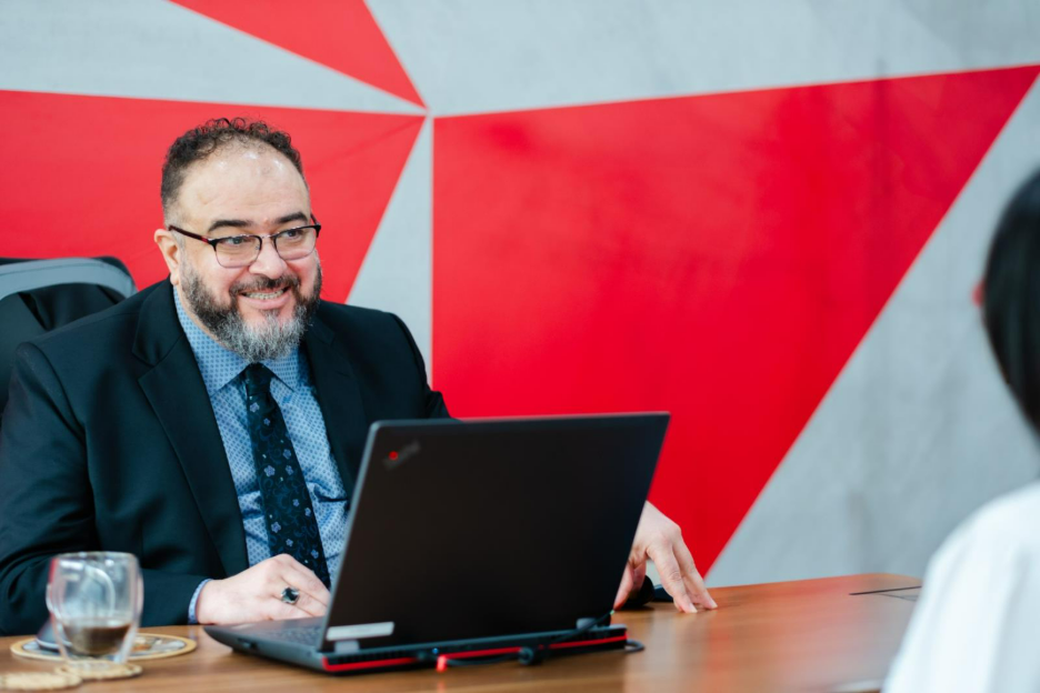 Vị Phó Giáo sư bỏ “xứ sở giàu nhất thế giới” sang Việt Nam bồi dưỡng tài năng công nghệ