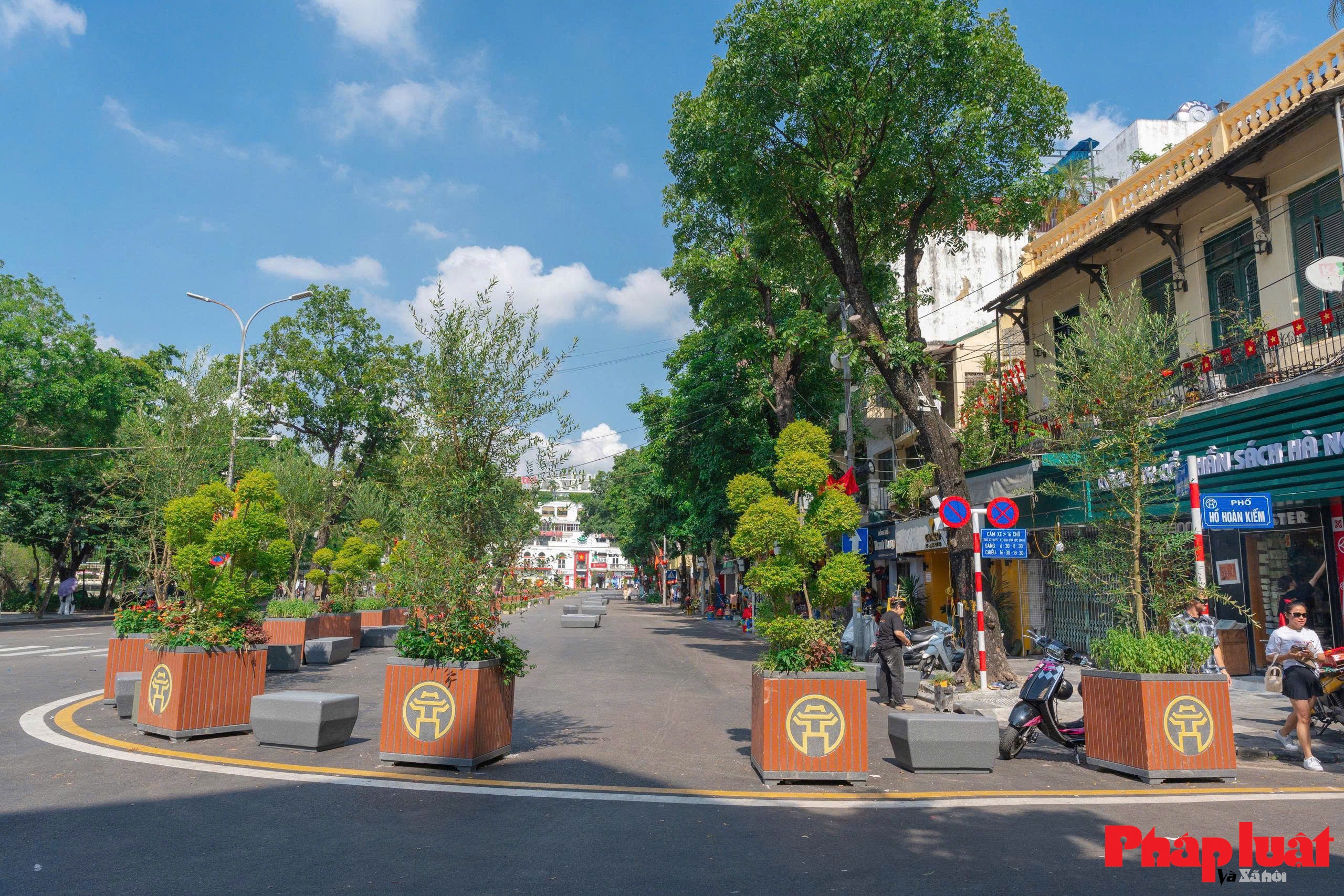 Bất ngờ trước không gian thoáng đãng khác lạ của quảng trường Đông Kinh Nghĩa Thục Bất ngờ trước không gian thoáng đãng khác lạ của quảng trường Đông Kinh Nghĩa Thục