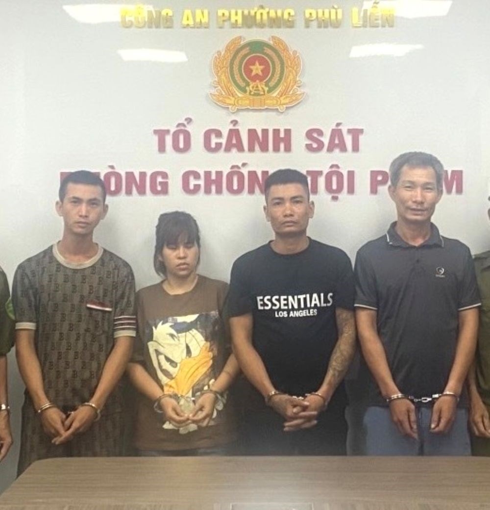 Các đối tượng Đỗ Văn Mạnh, Dương Thị Thu Hiền, Nguyễn Văn Đàm, Nguyễn Văn Đức tại cơ quan Công an