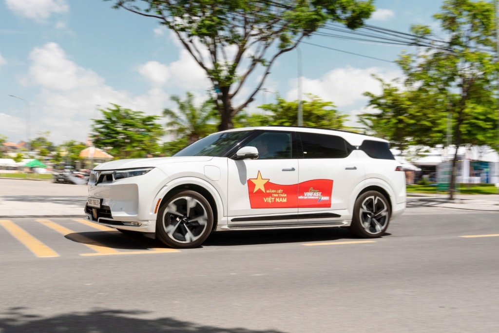 Mạnh mẽ như vận động viên Olympic, lịch lãm như một quý ông, VF 9 chinh phục các khách hàng thành đạt