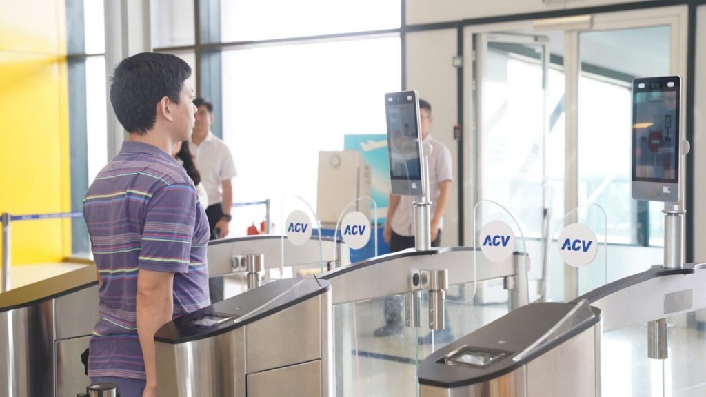 Hành khách đi máy bay phải làm thủ tục qua VNeID hoặc ki-ốt tự phục vụ từ ngày 1/12