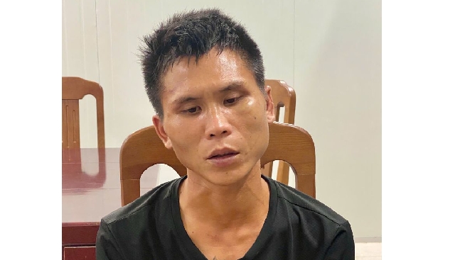 Người đàn ông xông vào trụ sở chém bị thương Phó Trưởng Công an xã