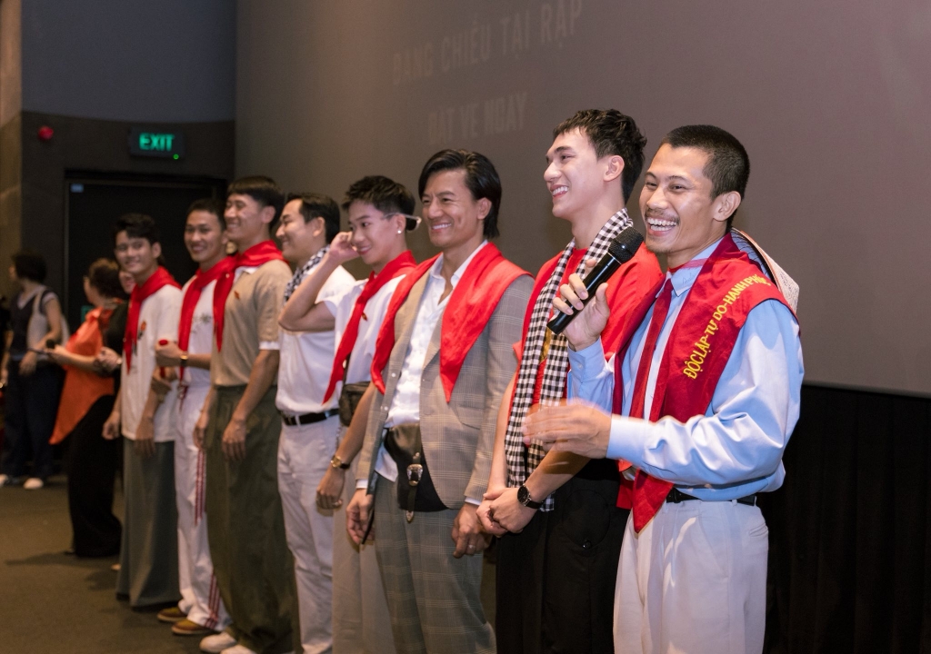 “Mưa đỏ” tiếp tục giữ 