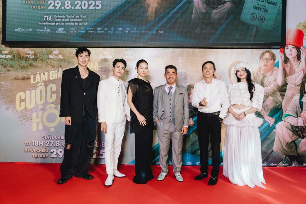 “Mưa đỏ” tiếp tục giữ 