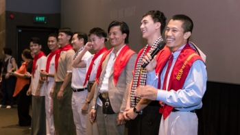 “Mưa đỏ” tiếp tục giữ 