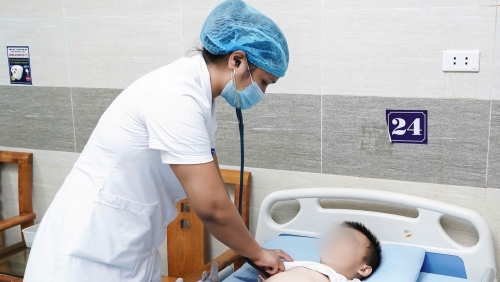 Bé 6 tuổi nhập viện vì xuất huyết tiêu hóa nặng do viêm loét dạ dày – tá tràng