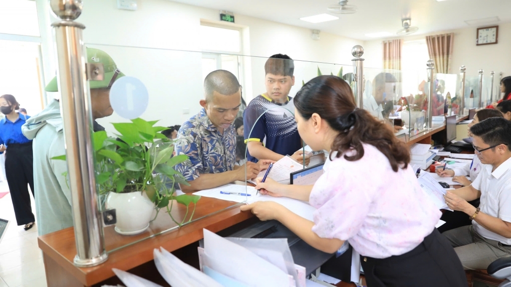 Chủ tịch UBND cấp xã ủy quyền cho công chức chuyên môn