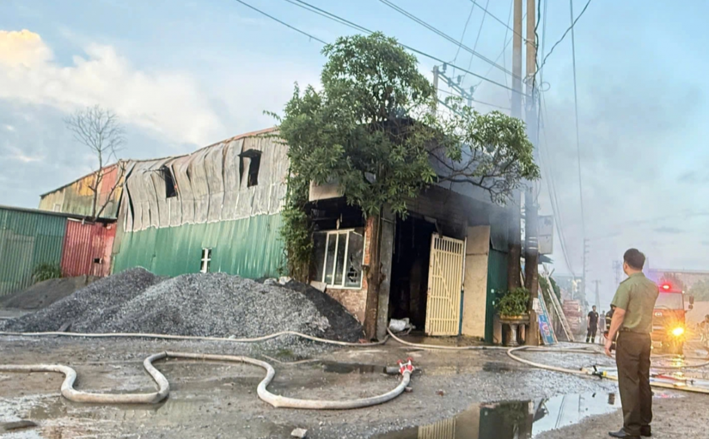 xảy ra vụ cháy nhà dân khiến 4 người tử vong. Ảnh: Văn Yên