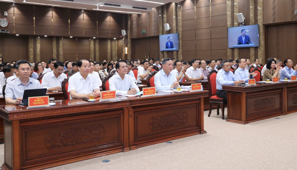  Thường trực Thành ủy, các Ủy viên Ban Thường vụ Thành ủy Hà Nội dự tại điểm cầu Thành ủy Hà Nội. Ảnh: Quang Thái