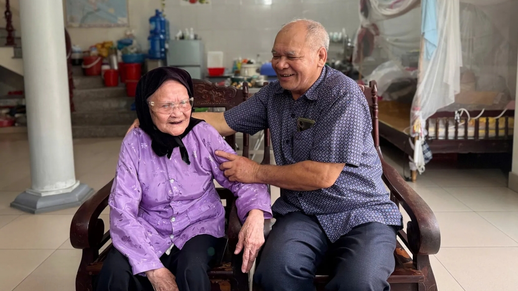 Mẹ Việt Nam Anh hùng gạt nỗi đau, luôn là chỗ dựa cho các con