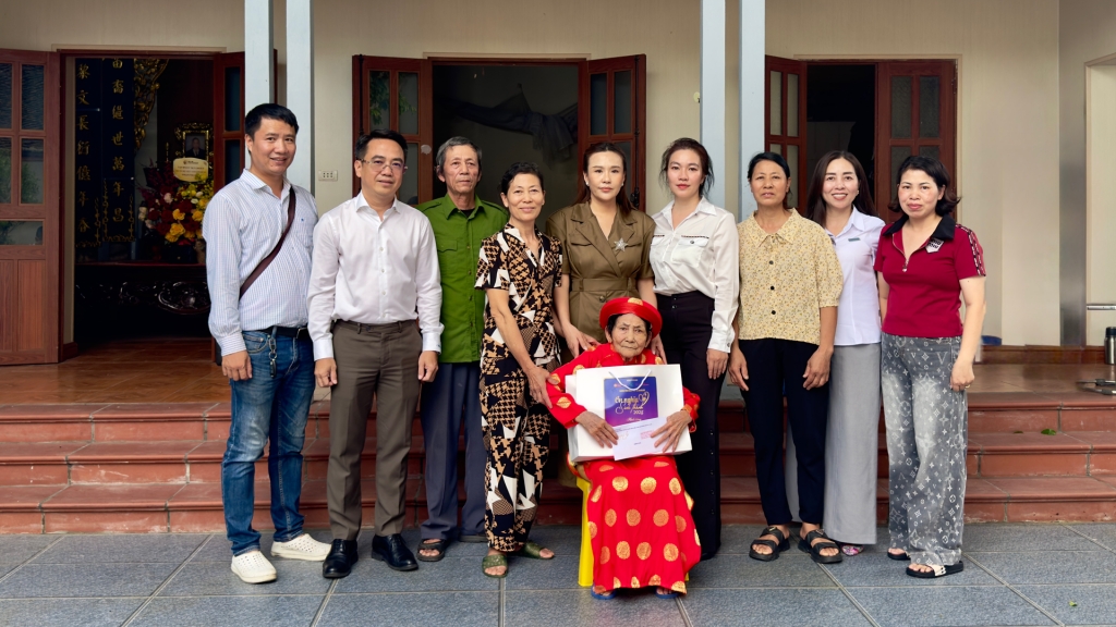 Lan tỏa đạo hiếu trong mùa Vu Lan: Chương trình Ơn nghĩa sinh thành 2025 thăm tặng quà Mẹ Việt Nam Anh hùng