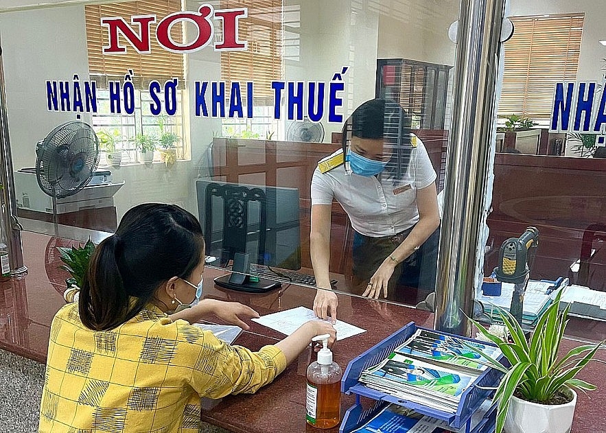 Bộ Công an đề xuất miễn thuế thu nhập cá nhân cho tiền công, tiền lương từ nguồn ngân sách trả. Ảnh minh họa Bộ Công an đề xuất miễn thuế thu nhập cá nhân cho tiền công, tiền lương từ nguồn ngân sách trả. Ảnh minh họa