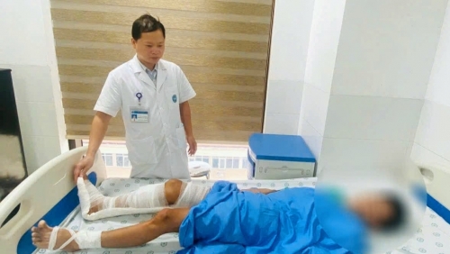 Phẫu thuật thành công cẳng chân đứt gần rời cho nam sinh 15 tuổi sau tai nạn kinh hoàng