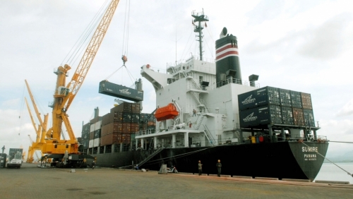 Xuất khẩu bứt tốc, UOB nâng dự báo tăng trưởng lên 7,5%