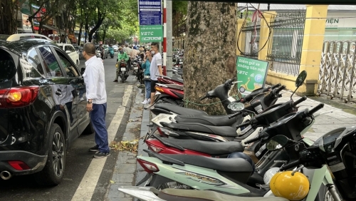 Chấn chỉnh bãi trông giữ xe trái phép thu phí vượt khung
