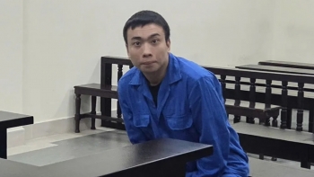 Tài xế ô tô kéo lê người trên đường vì sợ bị... 