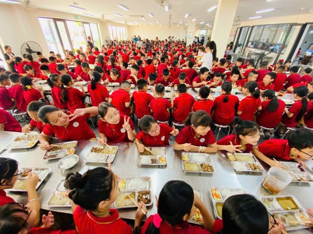 Suất ăn học đường: các nhà trường thực hiện nghiêm quy trình “kiểm thực ba bước”
