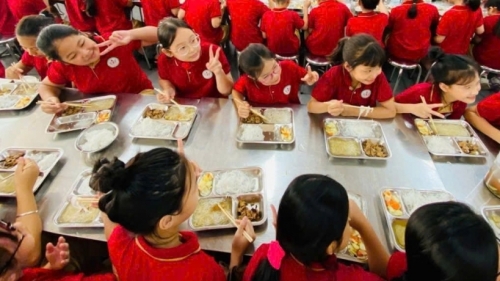 Suất ăn học đường: các nhà trường thực hiện nghiêm quy trình “kiểm thực ba bước”