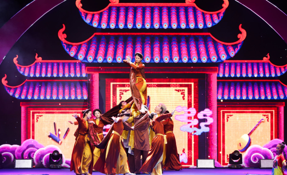 Chương trình nghệ thuật đặc biệt báo hiếu cha mẹ trong mùa Vu lan với chủ đề “Ơn nghĩa sinh thành 2025” diễn ra vào lúc 20 giờ 10 ngày 18/9/2025 tại Cung Văn hóa Lao động Hữu Nghị Việt - Xô.