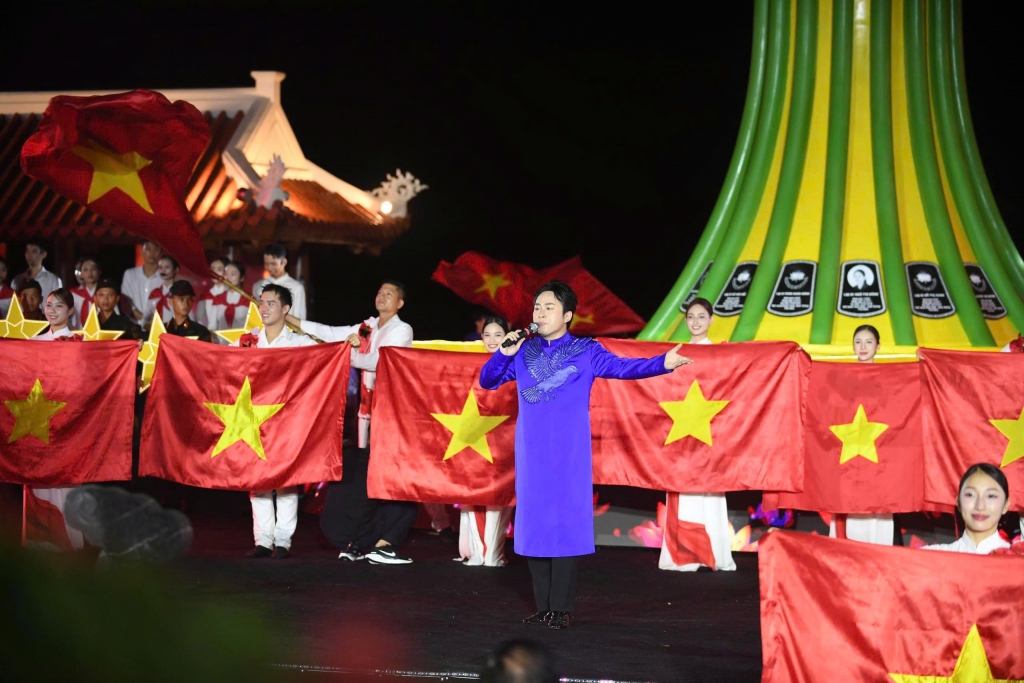 Các tiết mục được dàn dựng công phu đã mang lại cảm xúc đặc biệt cho khán giả tại sự kiện. Các tiết mục được dàn dựng công phu đã mang lại cảm xúc đặc biệt cho khán giả tại sự kiện.