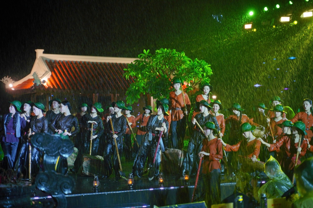 “Lời tri ân – Dòng sông hoa lửa”: Đêm nghệ thuật tái hiện huyền thoại bến phà Long Đại “Lời tri ân – Dòng sông hoa lửa”: Đêm nghệ thuật tái hiện huyền thoại bến phà Long Đại