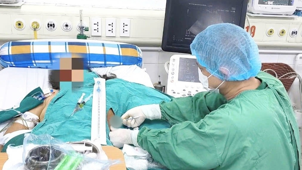 Tiêm thuốc giảm đau vùng cổ, cụ bà 73 tuổi nguy kịch vì sốc nhiễm khuẩn