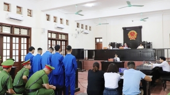 Phú Thọ: 5 bị cáo lĩnh án hơn 17 năm tù vì lừa đảo làm “bùa yêu” trên mạng xã hội