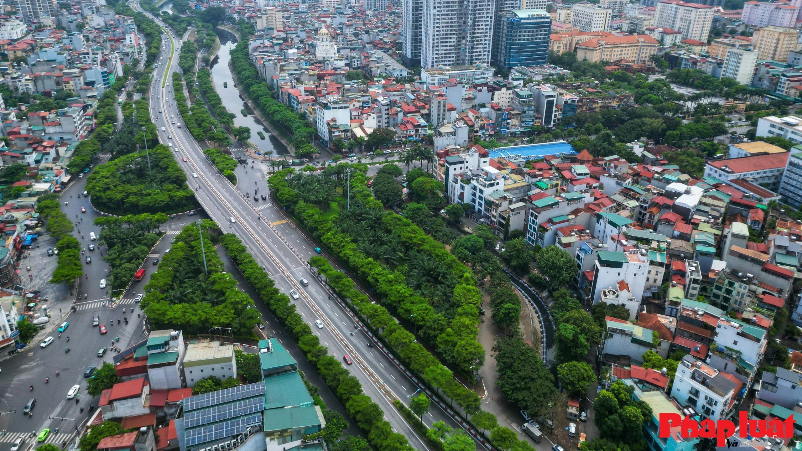 Toàn cảnh hai đường ống nước khổng lồ "chữa lành" vết thương cho sông Tô Lịch
