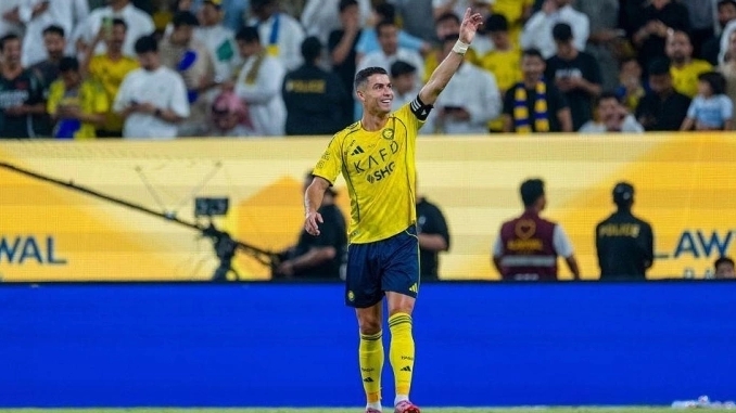 Ronaldo tỏa sáng với cú đúp, Al Nassr đại thắng để vươn lên ngôi đầu Saudi Pro League