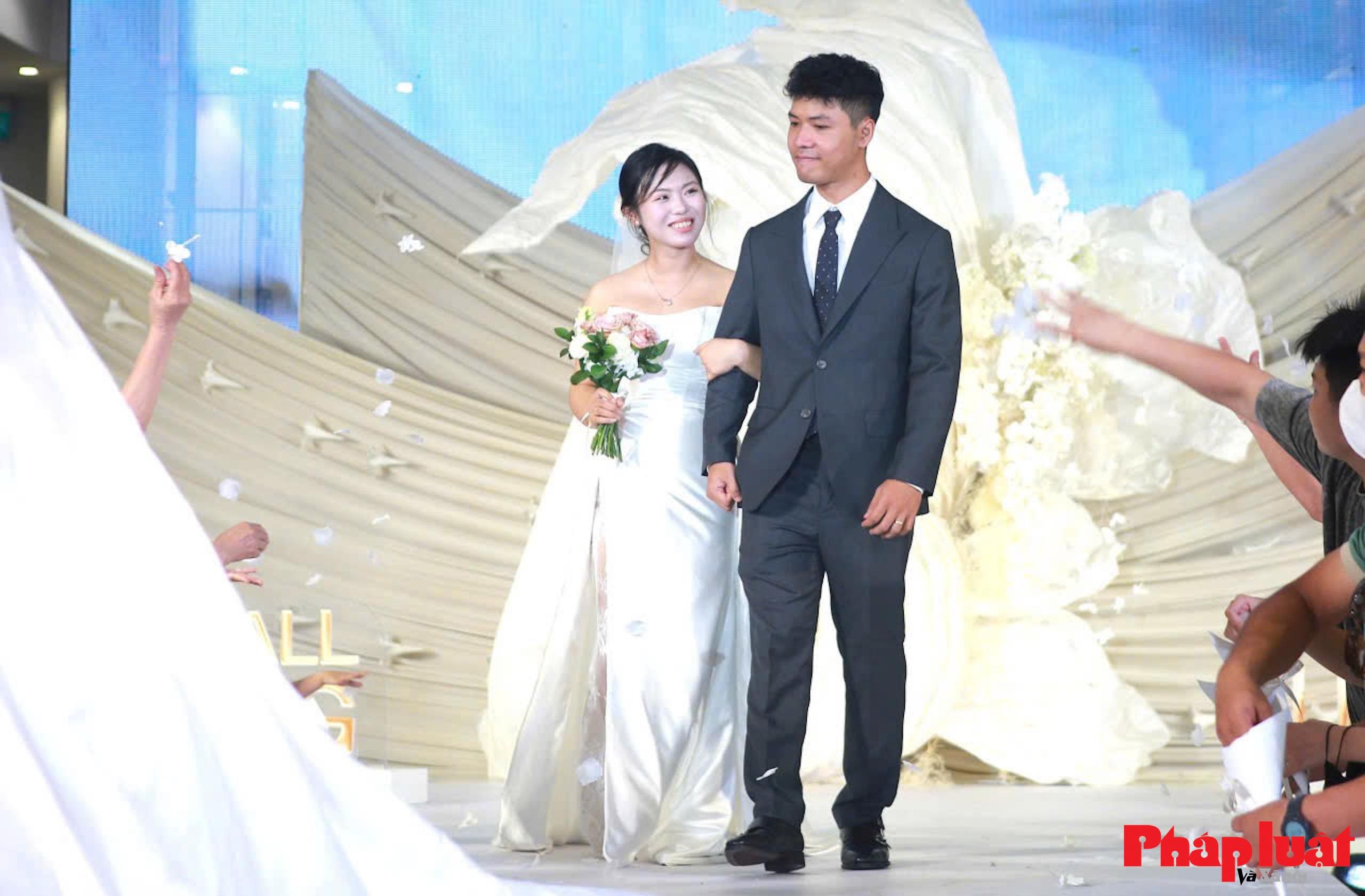 Những khoảnh khắc khó quên trong lễ cưới tập thể “Hơn Cả Yêu”