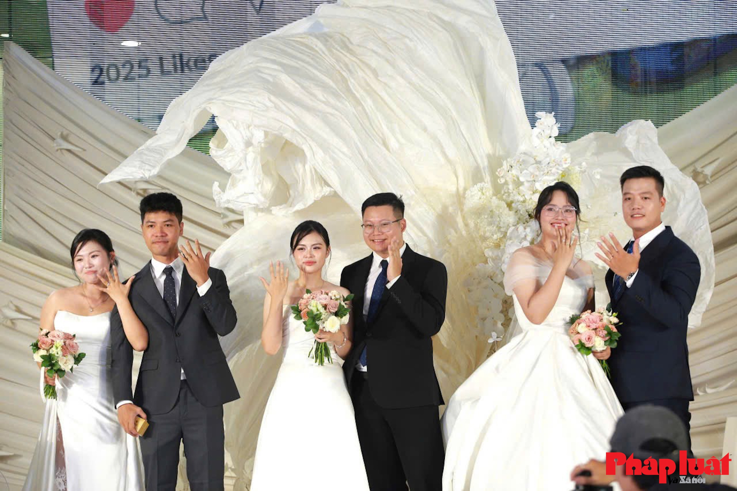 Những khoảnh khắc khó quên trong lễ cưới tập thể “Hơn Cả Yêu”