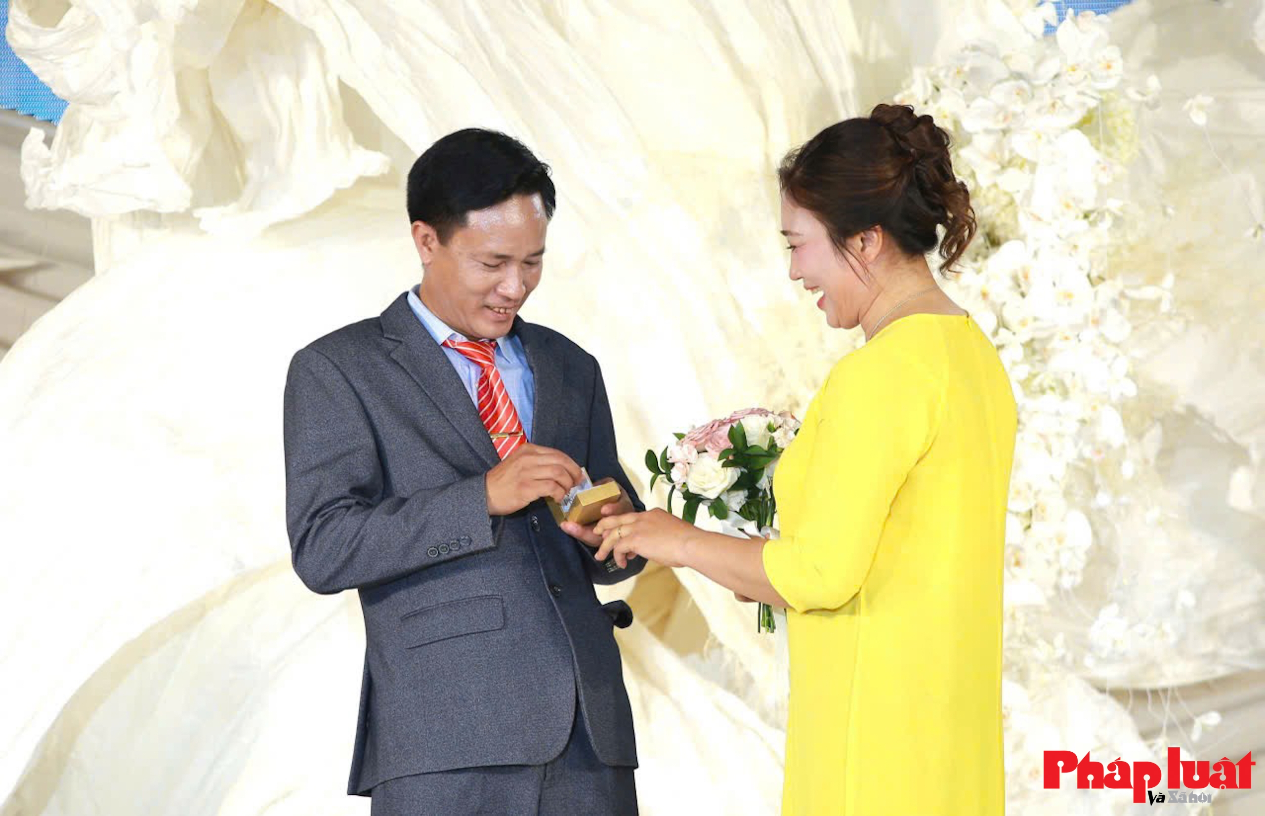 Những khoảnh khắc khó quên trong lễ cưới tập thể “Hơn Cả Yêu”