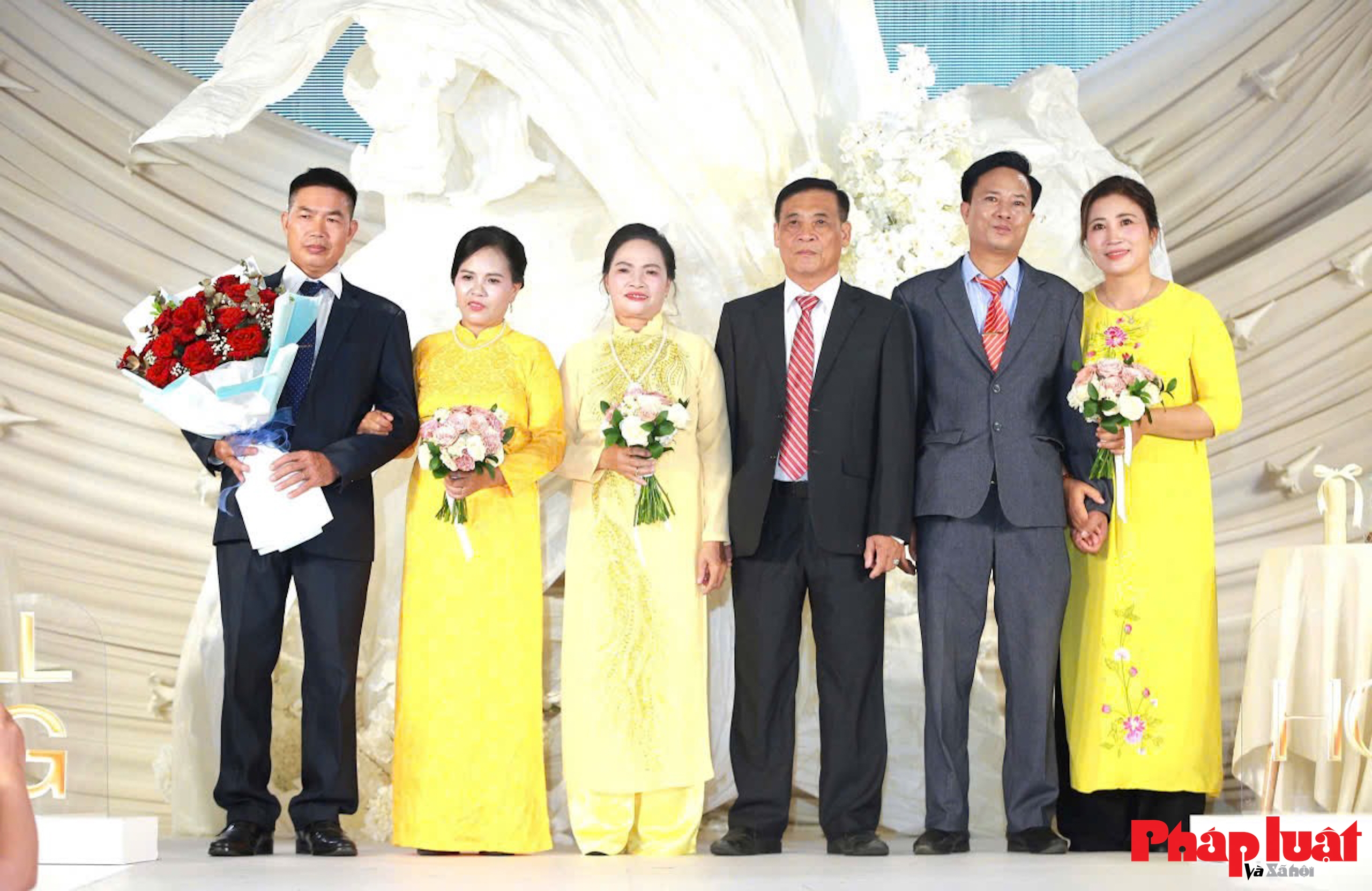 Những khoảnh khắc khó quên trong lễ cưới tập thể “Hơn Cả Yêu”