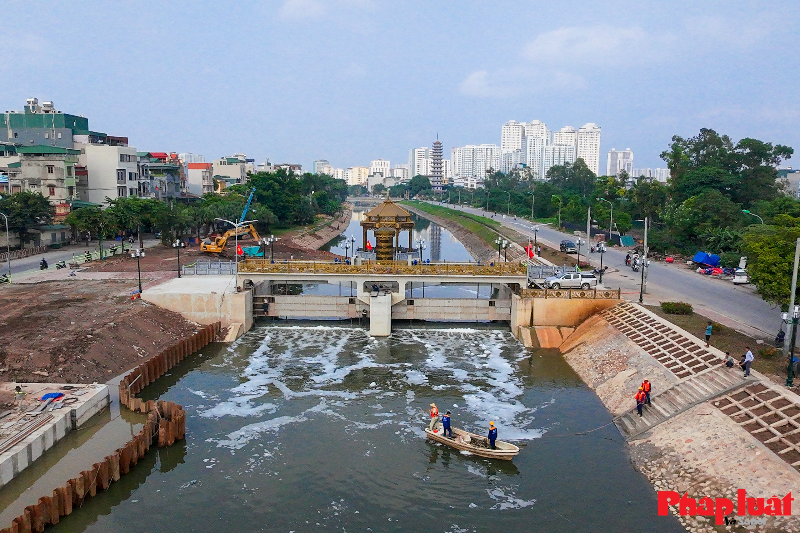 Dòng chảy mới từ Nhà máy xử lý nước thải Yên Xá giúp sông Tô Lịch hồi sinh