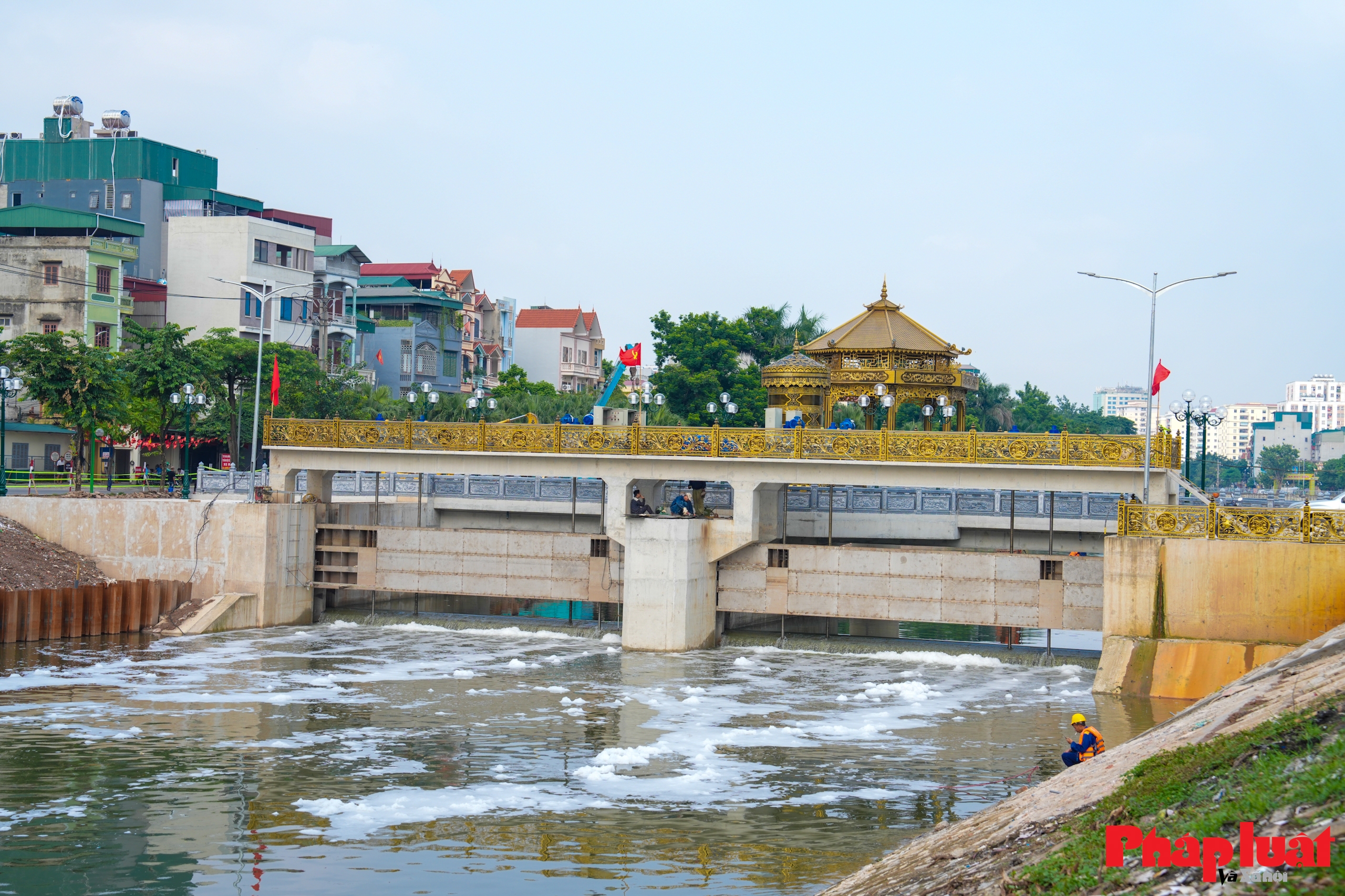 Dòng chảy mới từ Nhà máy xử lý nước thải Yên Xá giúp sông Tô Lịch hồi sinh